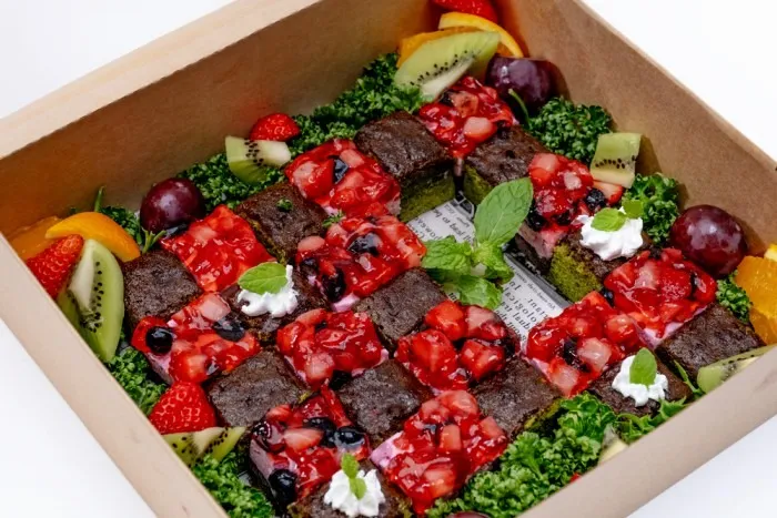 フルーツとケーキ盛り合わせ